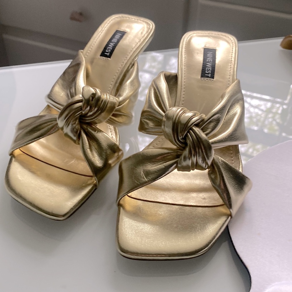 Nine West Gold Kitten Heelides